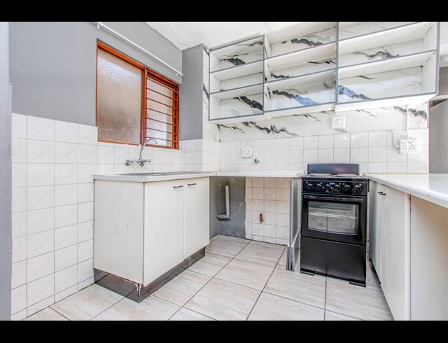 2 BEDROOM APARTMENT TO LET IN WELTEVREDEN PARK